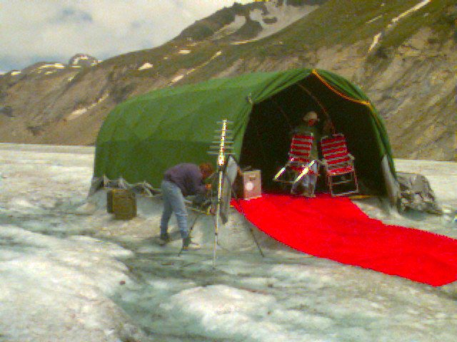 19940628-Tent-op-ijs-berg